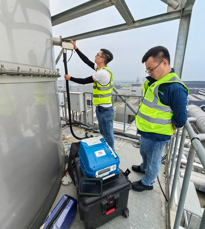 配合湖北環(huán)境監(jiān)測站進行非甲烷總烴項目現場測試